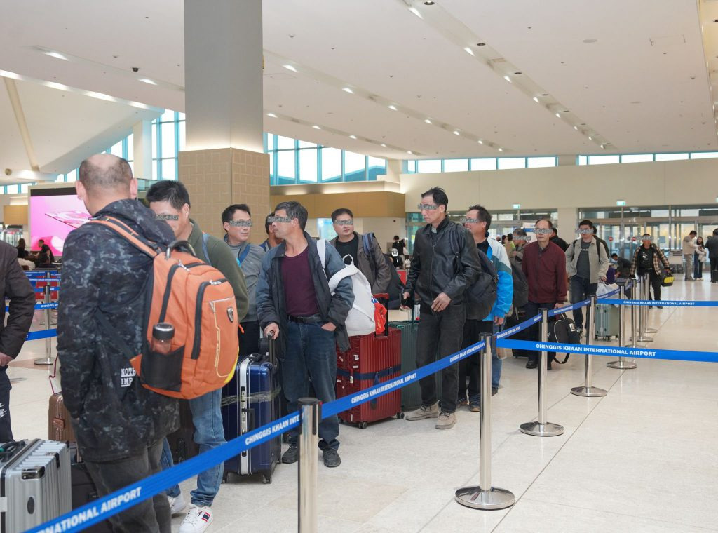 Өнгөрсөн сард 12 улсын 87 иргэнийг албадан гаргажээ